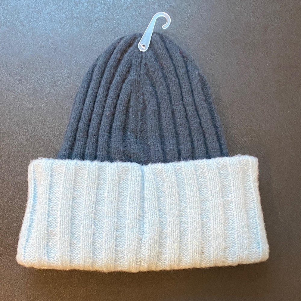 On 34th Women’s Wide Ribbed Color Blocked Beanie Blue Luxury Soft - Picture 2 of 6